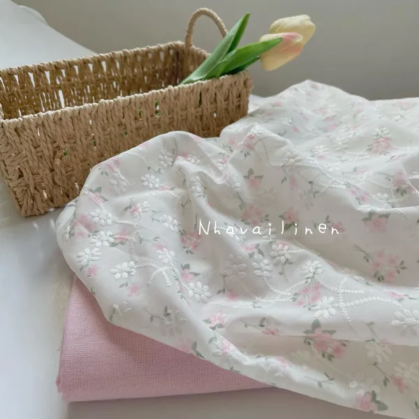 Vải boi thêu hoạ tiết hoa hồng nhẹ nhàng