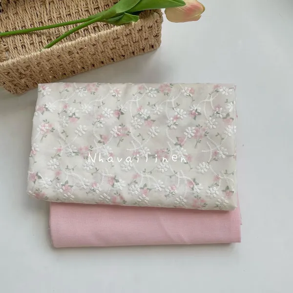 Vải boi thêu hoạ tiết hoa hồng nhẹ nhàng