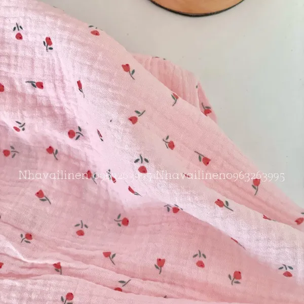 Vải xô muslin cao cấp 2 lớp họa tiết hoa nhỏ nền hồng