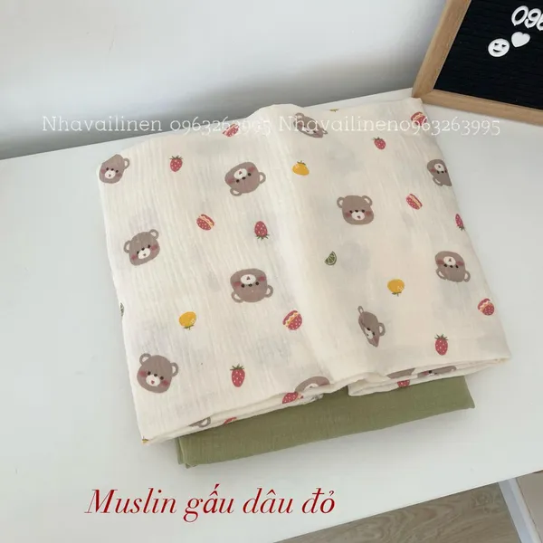 Vải xô muslin cao cấp 2 lớp hoạ tiết gấu dâu đỏ