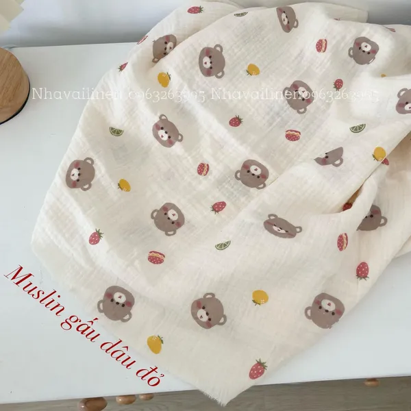 Vải xô muslin cao cấp 2 lớp hoạ tiết gấu dâu đỏ