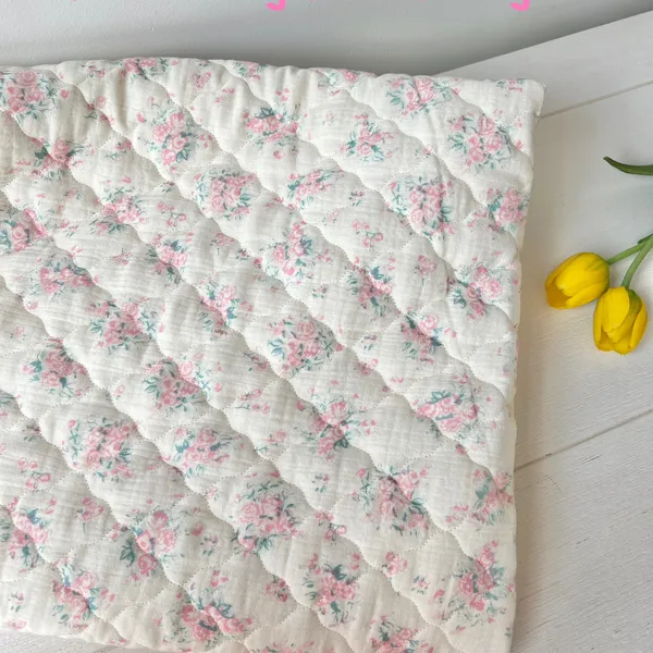 Vải chần bông 3 lớp cao cấp hoạ tiết hoa hồng