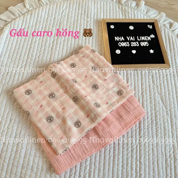 Vải xô muslin cao cấp 2 lớp hoạ tiết gấu caro hồng