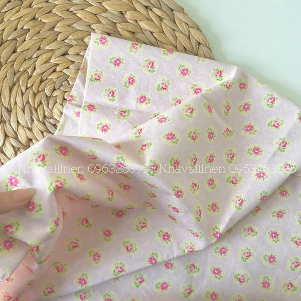 Vải cotton cao cấp hoạ tiết hoa hồng nổi