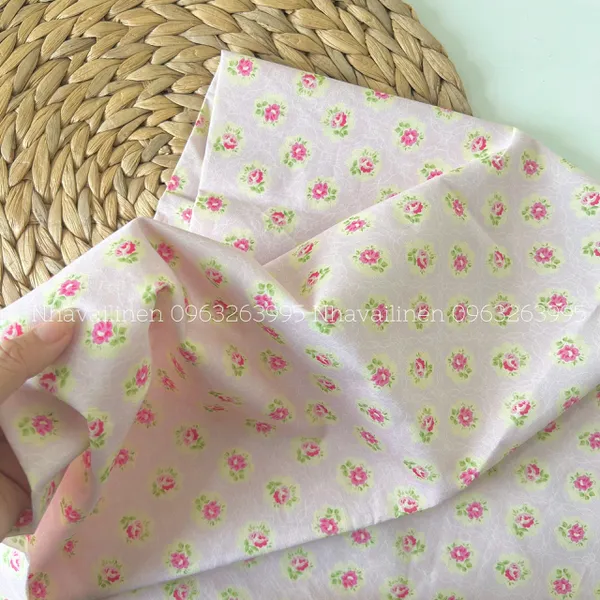 Vải cotton cao cấp hoạ tiết hoa hồng nổi