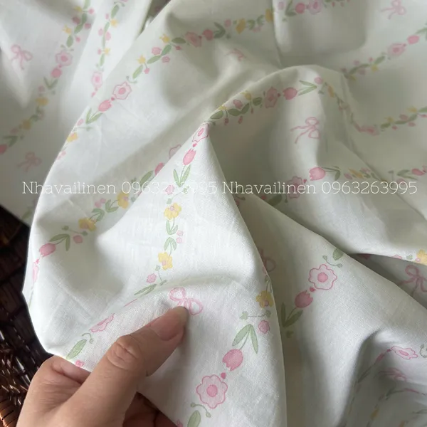 Vải cotton hoạ tiết hoa dây hồng