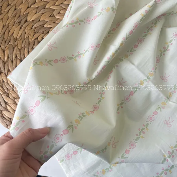Vải cotton hoạ tiết hoa dây hồng