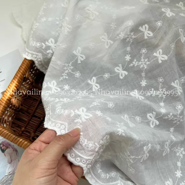 Vải boi thêu nơ rừng trắng
