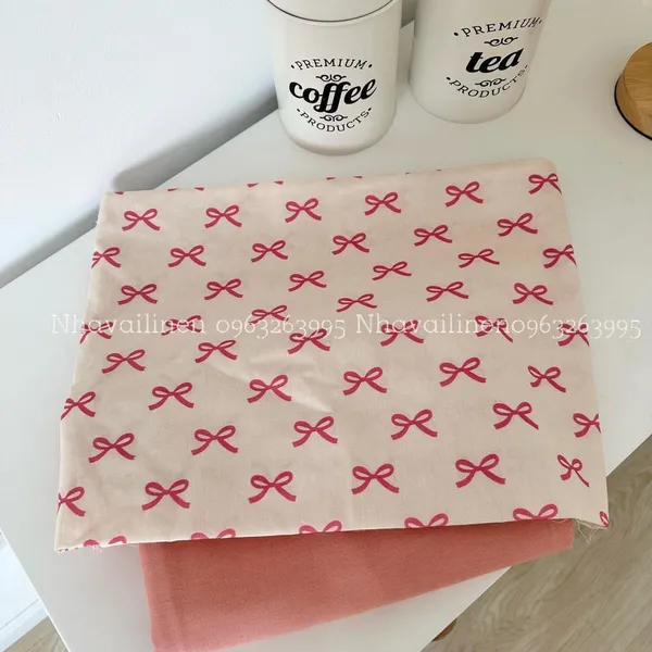 Vải cotton hoạ tiết nơ hồng đậm