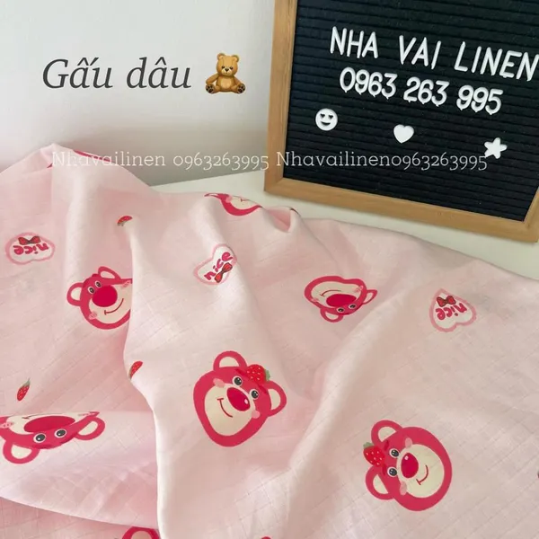 Vải xô ô vuông organic hoạ tiết gấu dâu