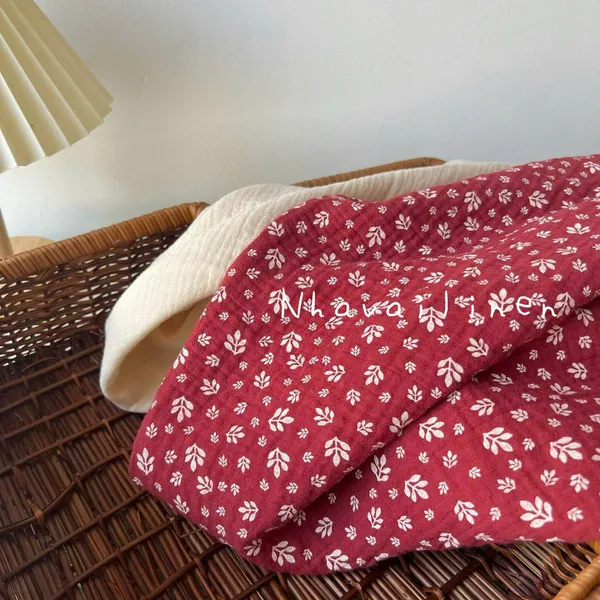 Vải xô muslin cao cấp 2 lớp hoạ tiết Lá Trắng Nền Đỏ