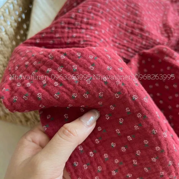 Vải xô muslin cao cấp 2 lớp hoạ tiết HOA NỀN ĐỎ MẬN