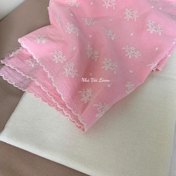 Vải boi thêu hoa chùm nền hồng