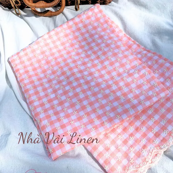 Vải boi thêu hoa nhí nền hồng