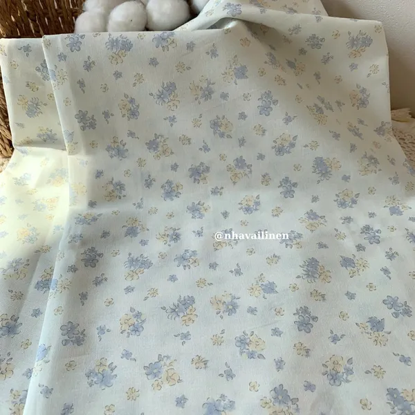 Vải cotton hoạ tiết hoa cúc nền trắng