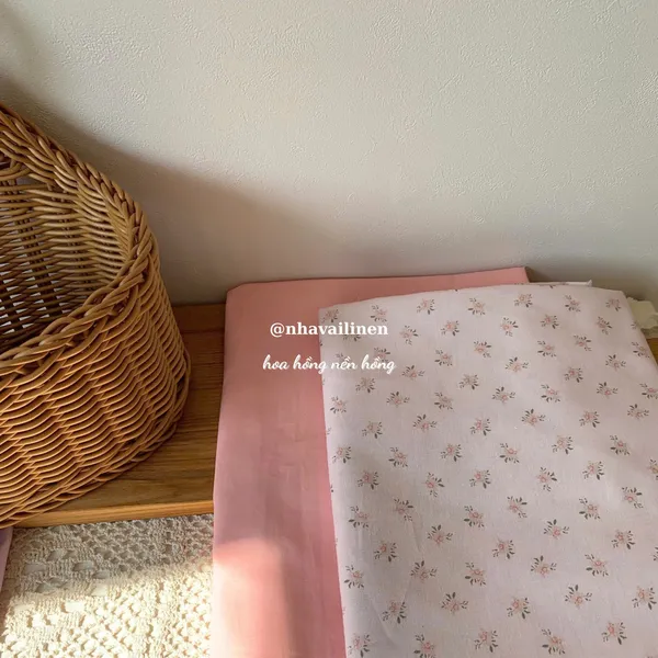 Vải cotton hoạ tiết hoa hồng nền hồng
