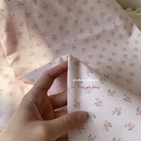Vải cotton hoạ tiết hoa hồng nền hồng