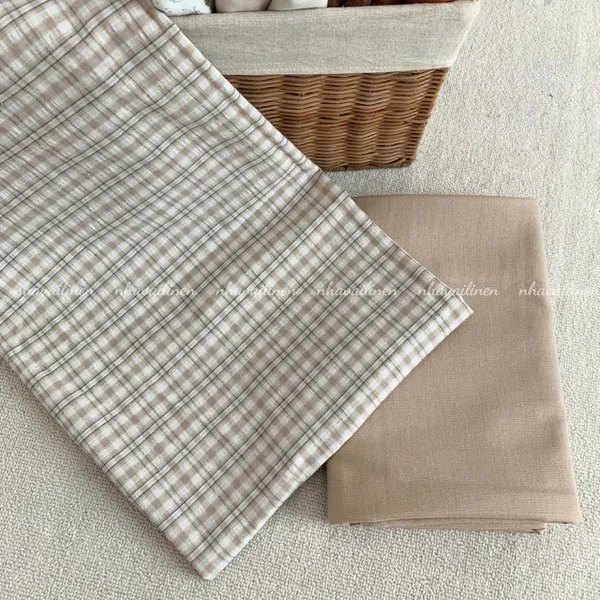 Vải cotton caro nâu viền đen