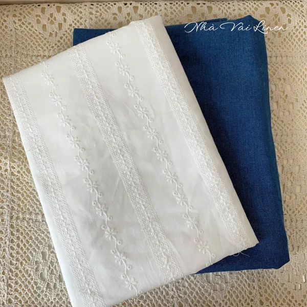 Vải boi thêu trắng hoa dọc