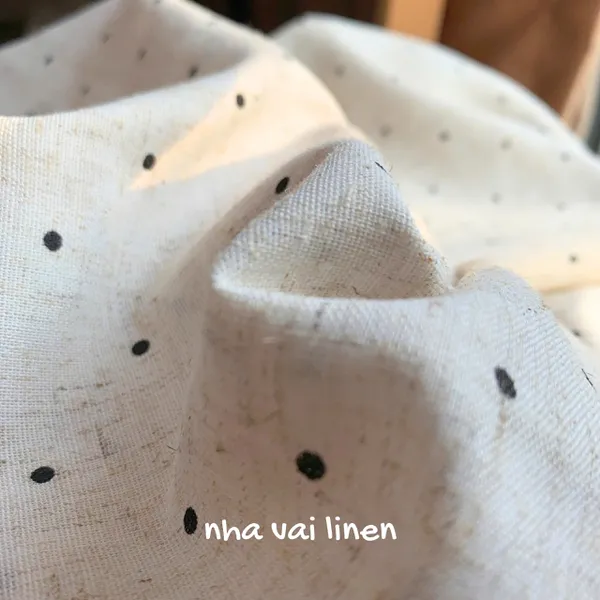 Vải linen xước chấm bi đen