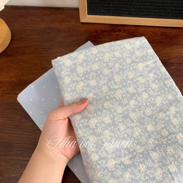 Xô muslin cao cấp 2 lớp hoạ tiết hoa trắng nền xanh