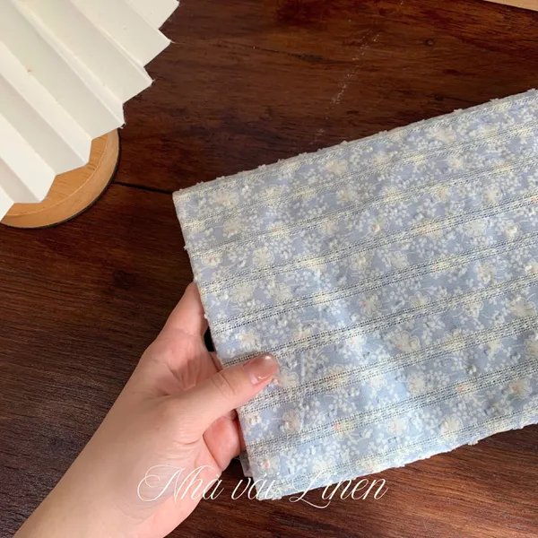 COTTON DỆT NỔI HOA TRẮNG NỀN XANH