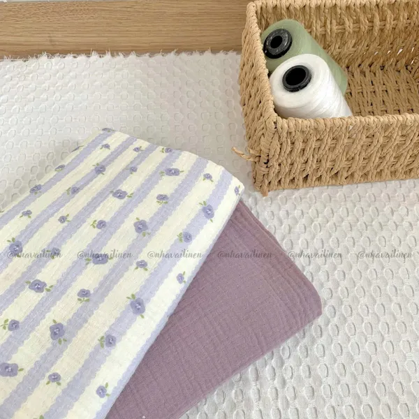 Xô muslin cao cấp 2 lớp hoạ tiết sọc hoa tím