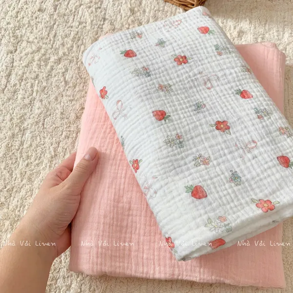 Xô muslin cao cấp 2 lớp hoạ tiết dâu đỏ