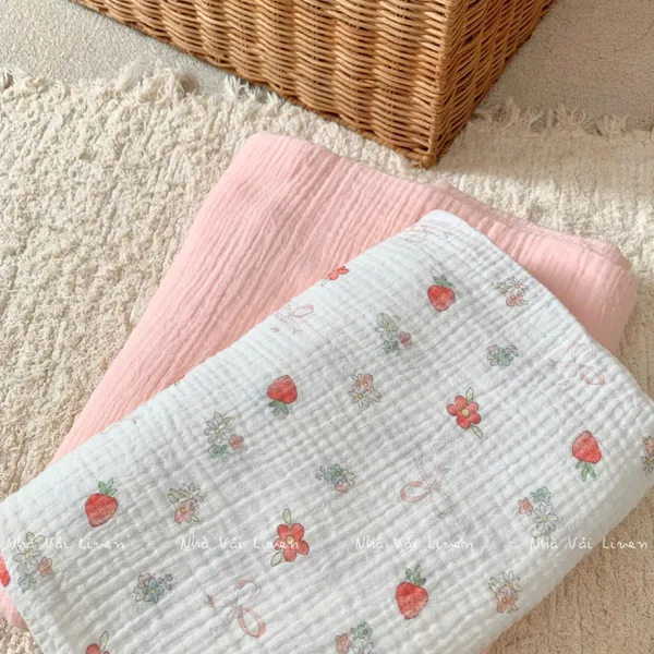 Xô muslin cao cấp 2 lớp hoạ tiết dâu đỏ