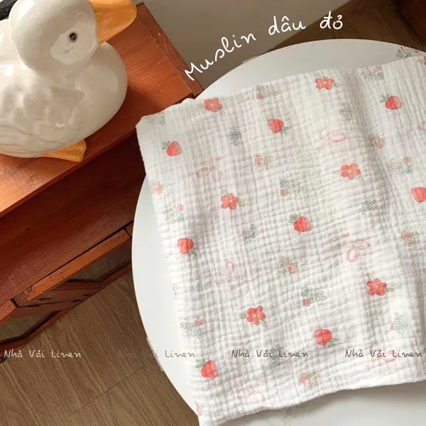 Xô muslin cao cấp 2 lớp hoạ tiết dâu đỏ
