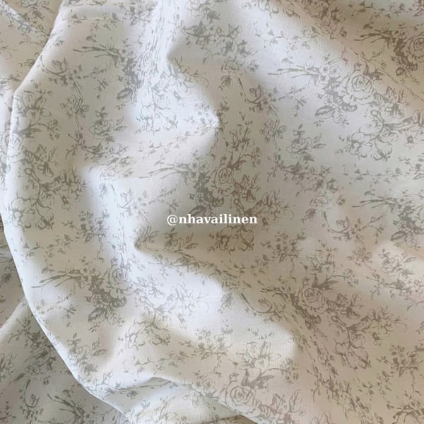 Vải cotton hoạ tiết rừng hoa dây xám