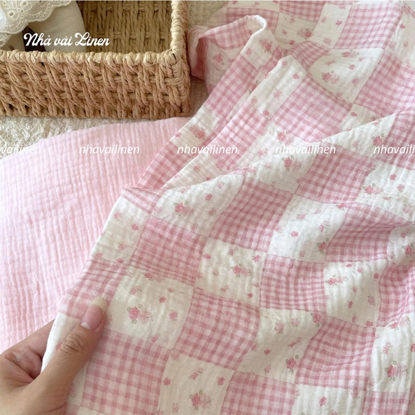 Xô muslin cao cấp 2 lớp hoạ tiết hoa caro hồng