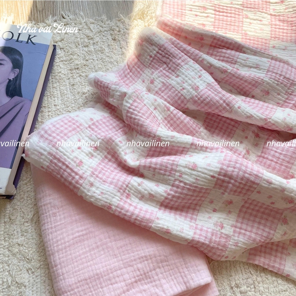 Xô muslin cao cấp 2 lớp hoạ tiết hoa caro hồng