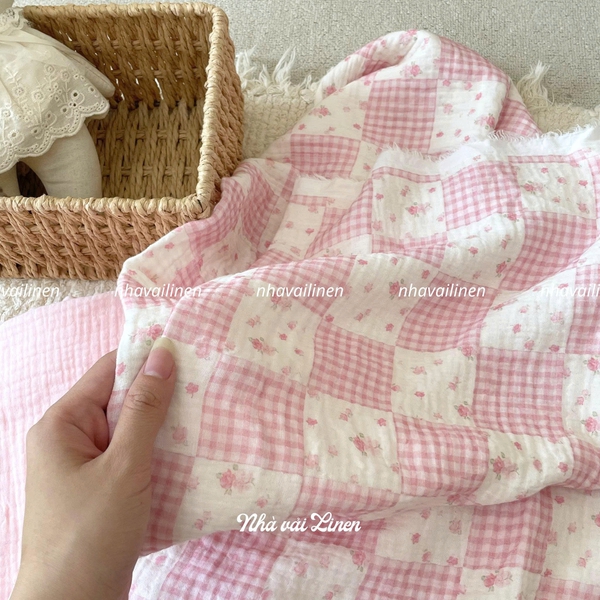 Xô muslin cao cấp 2 lớp hoạ tiết hoa caro hồng