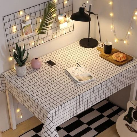 Trang trí khăn trải bàn mang đến không gian mới lạ. Trang trí khăn trải bàn mang đến không gian mới lạ.