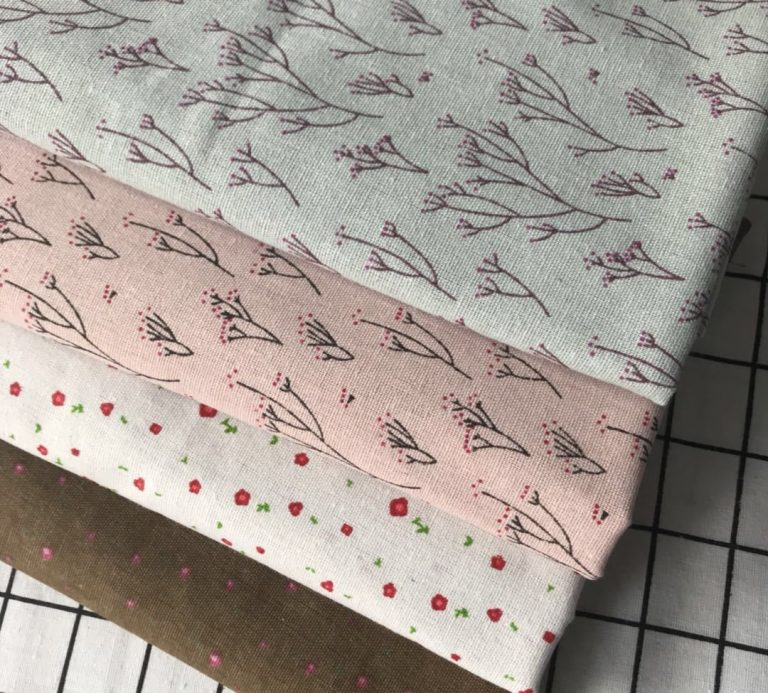 Vải Linen họa tiết hoa baby nền trắng Vải Linen họa tiết hoa baby nền trắng