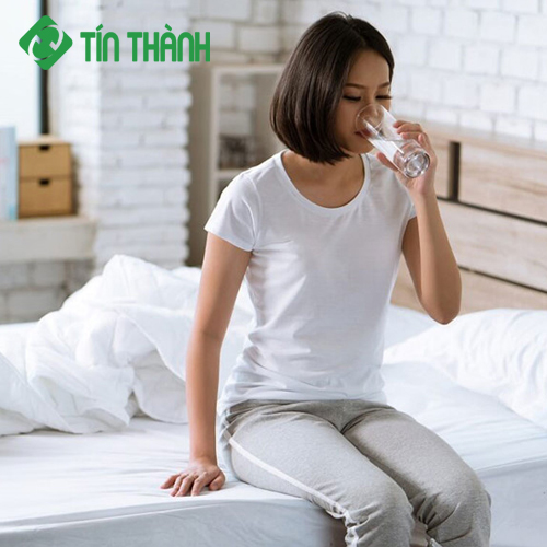 Sau khi xóa xăm lông mày Picosure nên bổ sung thêm nước Sau khi xóa xăm lông mày Picosure nên bổ sung thêm nước