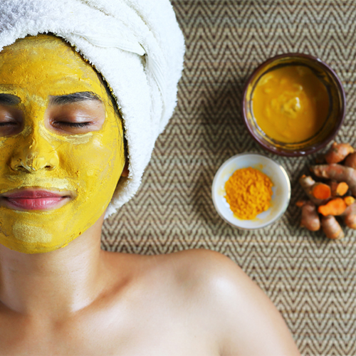 Mặt nạ nghệ giúp trẻ hóa làn da Mặt nạ nghệ giúp trẻ hóa làn da