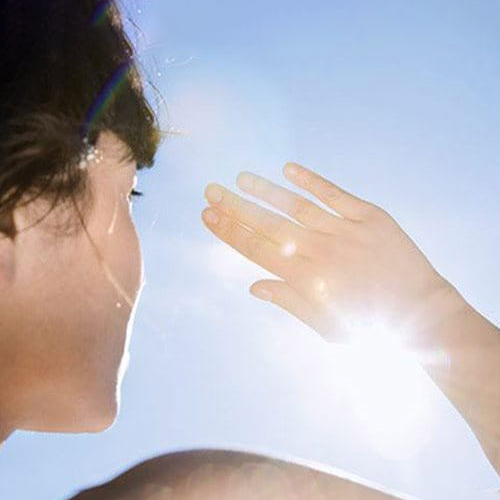 Ánh nắng mặt trời là nguyên nhân khiến da chảy xệ Ánh nắng mặt trời là nguyên nhân khiến da chảy xệ