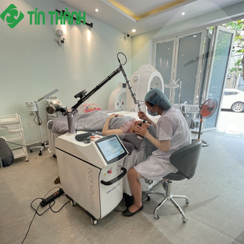 Tín Thành bàn giao Máy laser Q-Switched Nd Yag 1064KK HonKon cho Spa Tín Thành bàn giao Máy laser Q-Switched Nd Yag 1064KK HonKon cho Spa