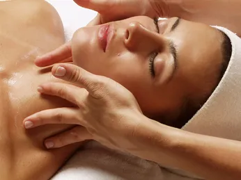 Cách massage mặt chống lão hóa