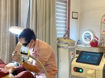 Máy trị nám laser toning giá bao nhiêu