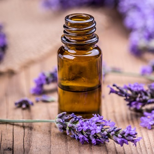 Tinh dầu oải hương là một trong 13 loại tinh dầu xông mặt tốt nhất Tinh dầu oải hương là một trong 13 loại tinh dầu xông mặt tốt nhất