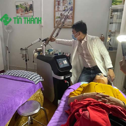 Thiết bị Spa Tín Thành hướng dẫn sử dụng Máy xóa xăm Picotech cho khách hàng Thiết bị Spa Tín Thành hướng dẫn sử dụng Máy xóa xăm laser Picotech cho khách hàng