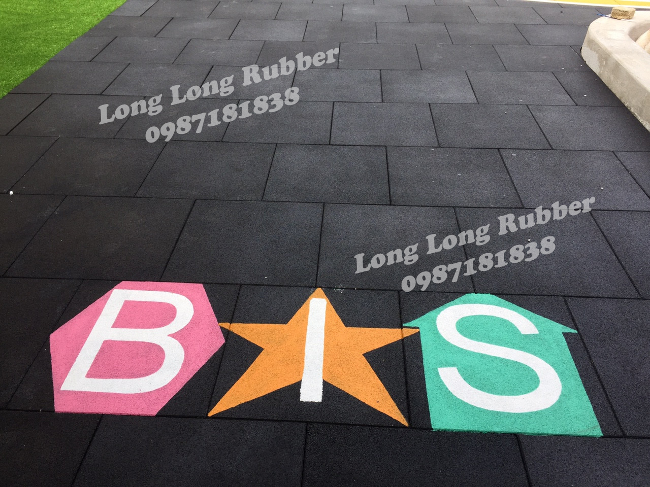 Safe outdoor rubber playground mats from Vietnam factory Safe outdoor rubber playground mats from Vietnam factory