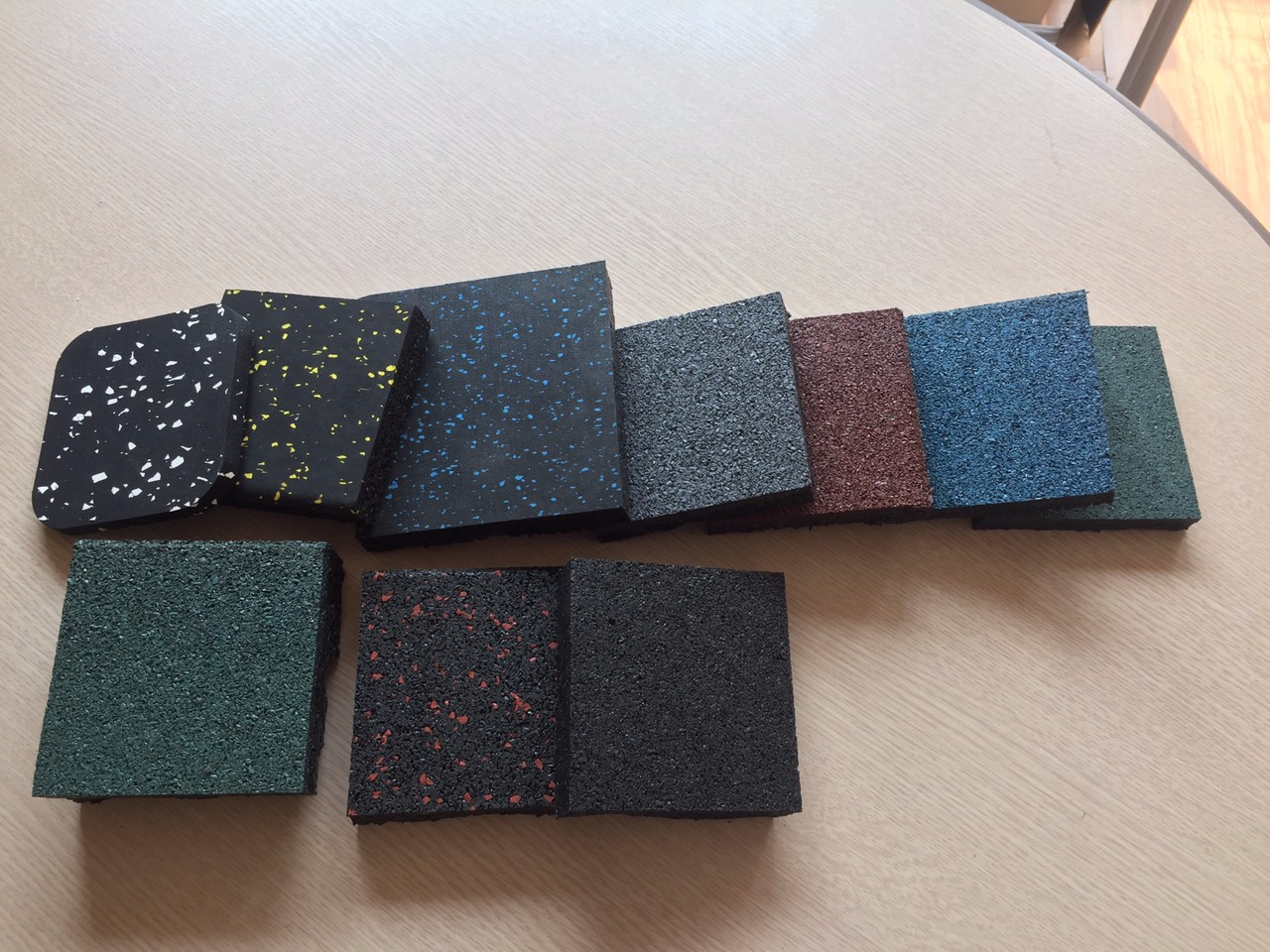 Grey gym flooring recycled rubber from waste tires Grey gym flooring recycled rubber from waste tires