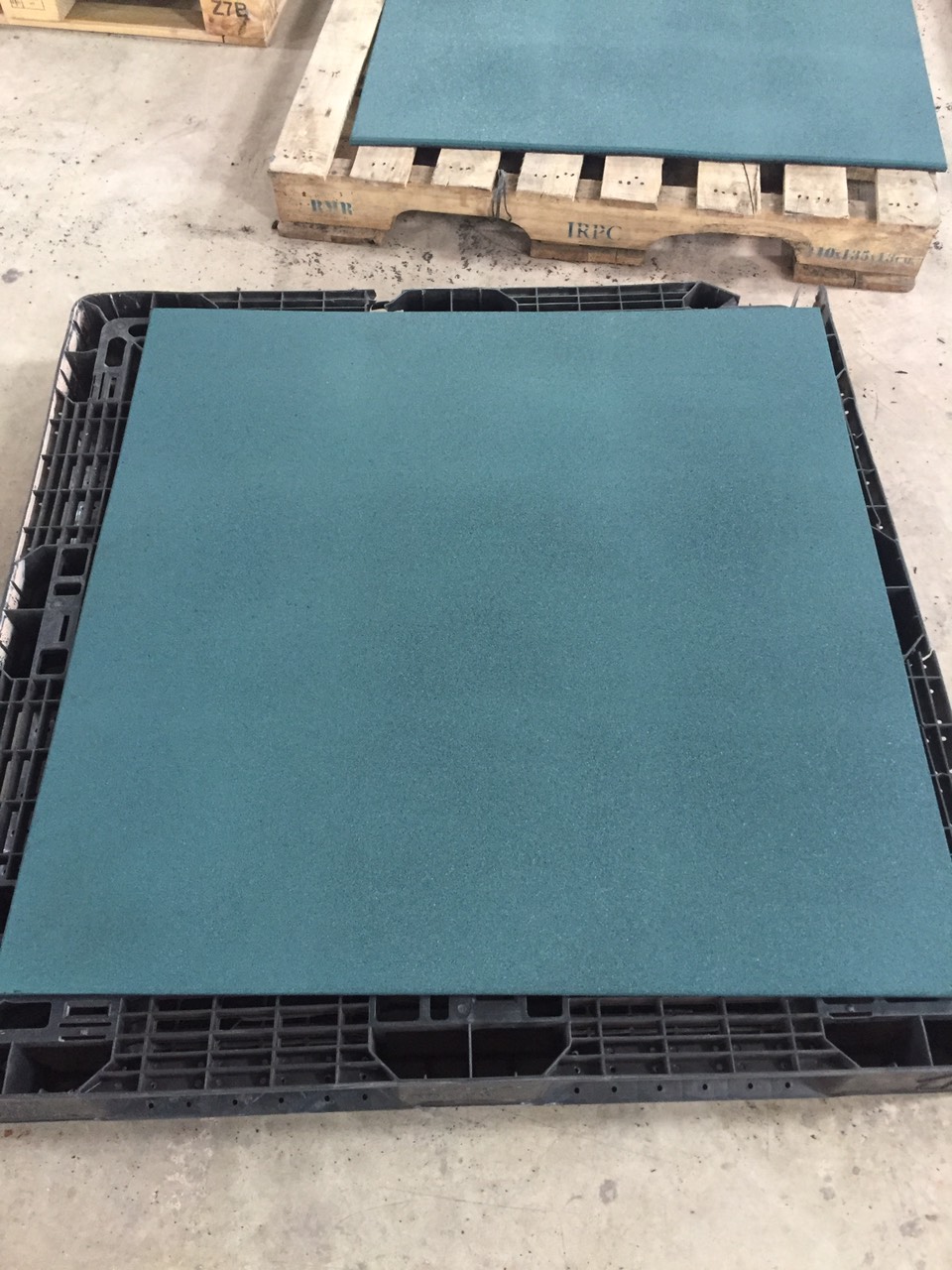 1m x 1m x 15mm black rubber gym mats in Australia 1m x 1m x 15mm black rubber gym mats in Australia