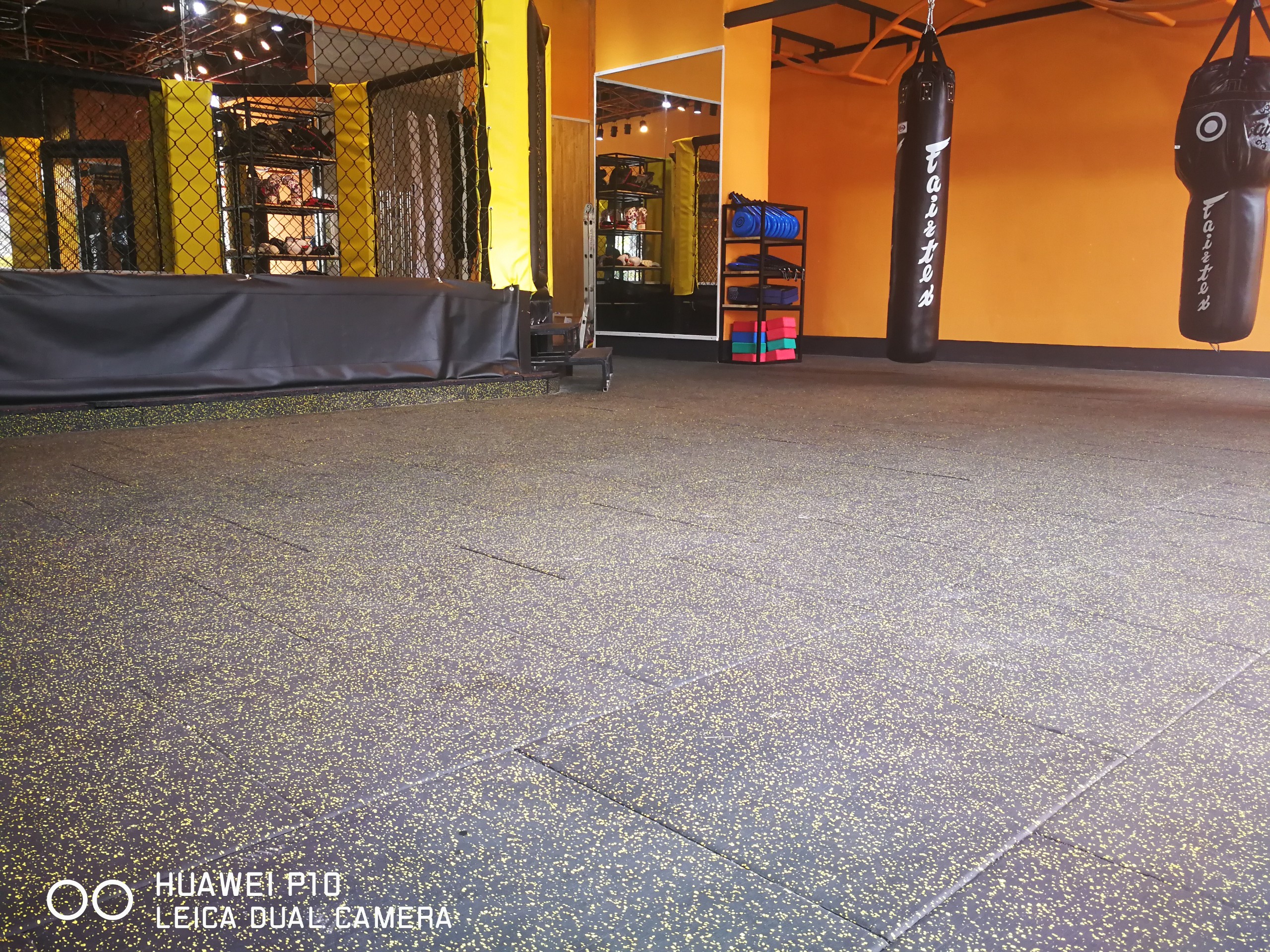 Anti-slip rubber flooring tile manufacturer Anti-slip rubber flooring tile manufacturer