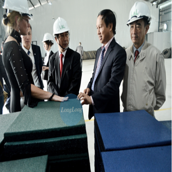 Black rubber gym flooring mat in Qatar Black rubber gym flooring mat in Qatar