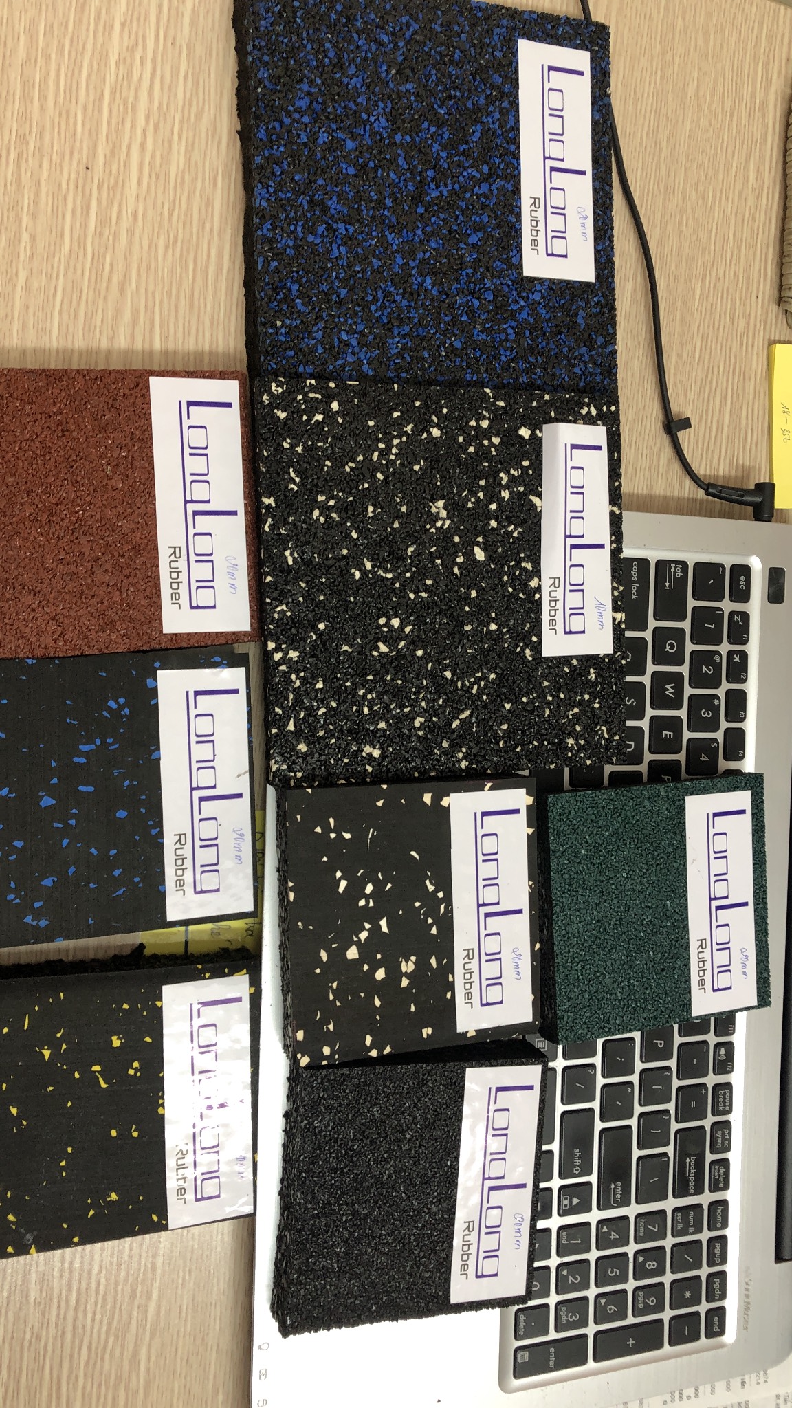 Giá gạch cao su cho các phòng tập gym Giá gạch cao su cho các phòng tập gym